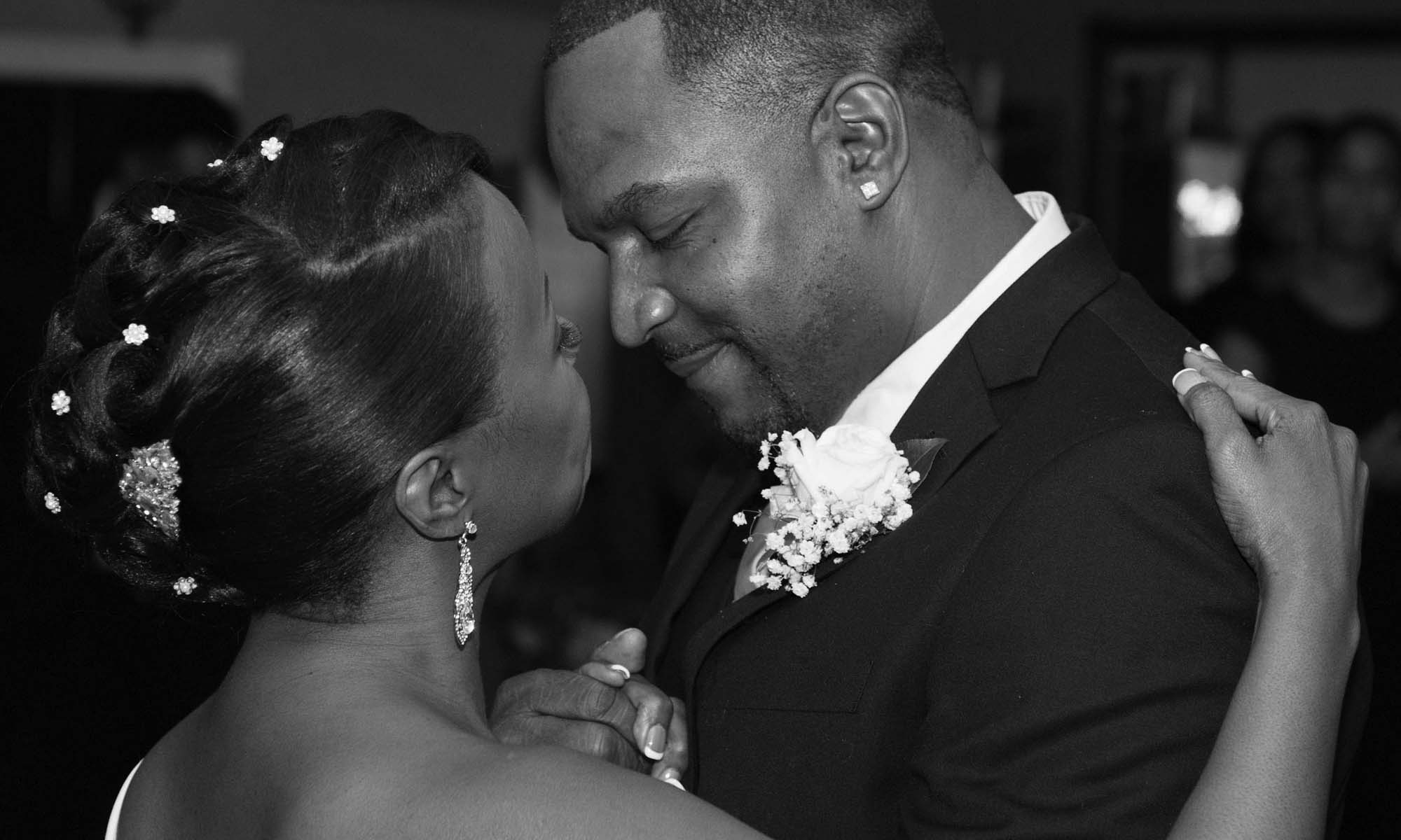 Justus Johnson Photography Monique & Charles First Dance Black & White